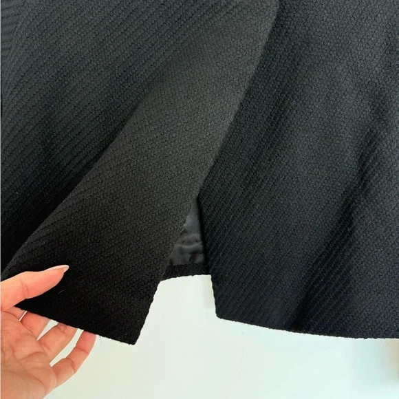 Elegant Black Cropped Jacket - Picture 3 of 6